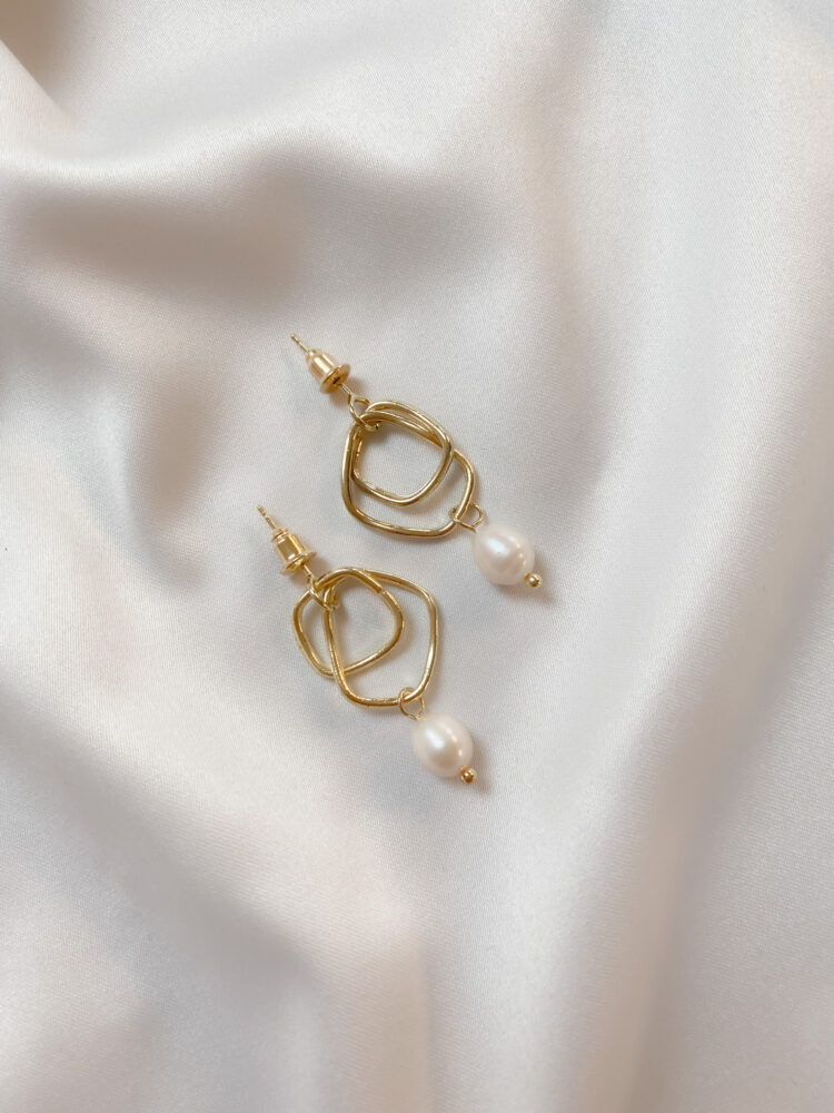 golden pearl earrings