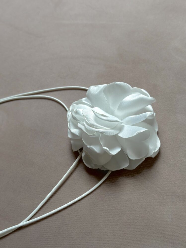 White flower chocker
