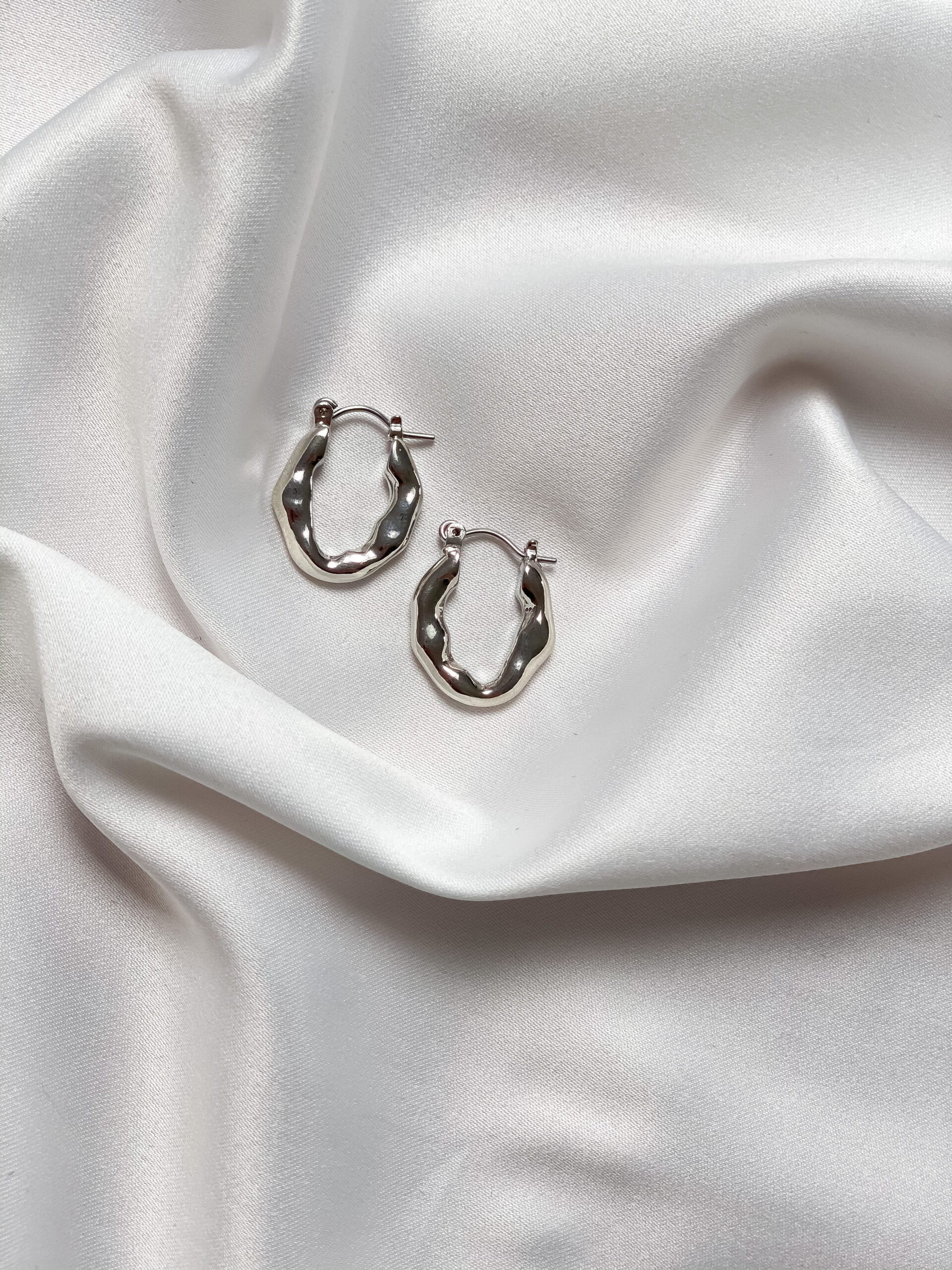 Lia hoops